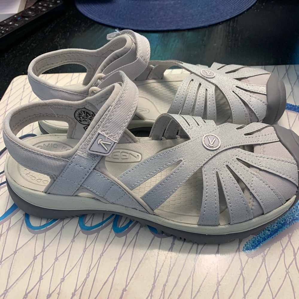 Keen outdoor sandals size 7.5 new!